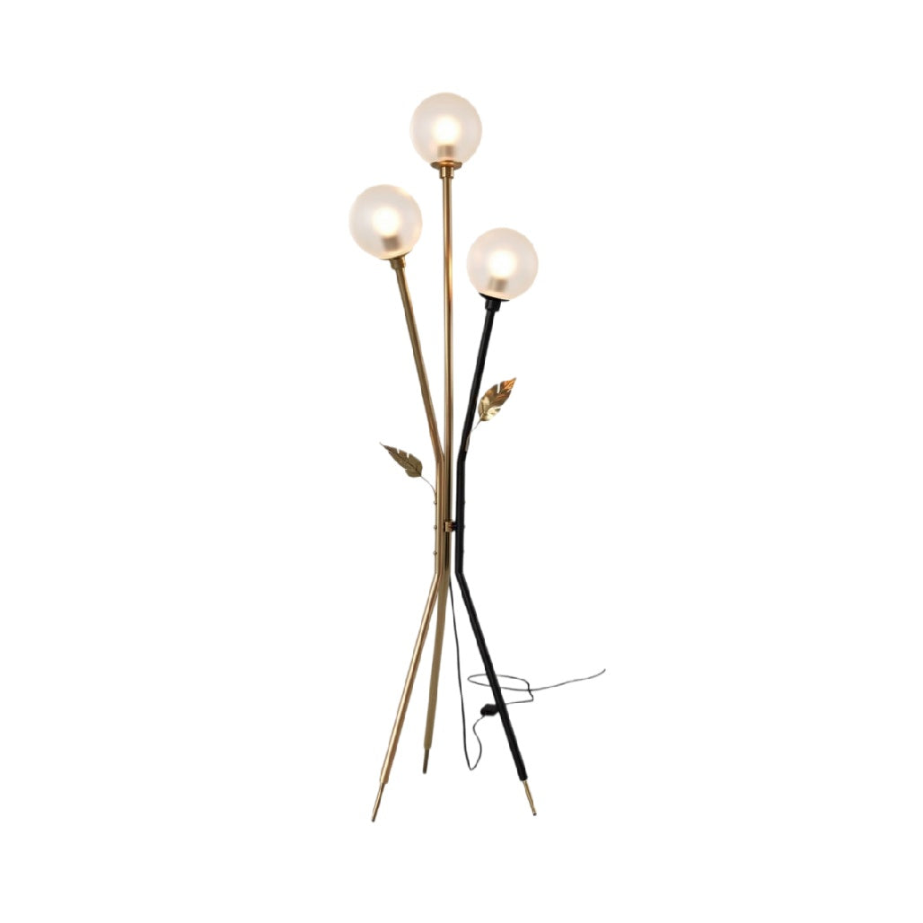 **Moderne Vloerlamp met Drie Bolvormige Lichamen en Natuurlijke Elementen**